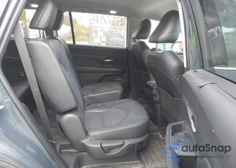 2024 Toyota Grand Highlander Xle из США, поврежденный, VIN 5TDAAAB5XRS024297